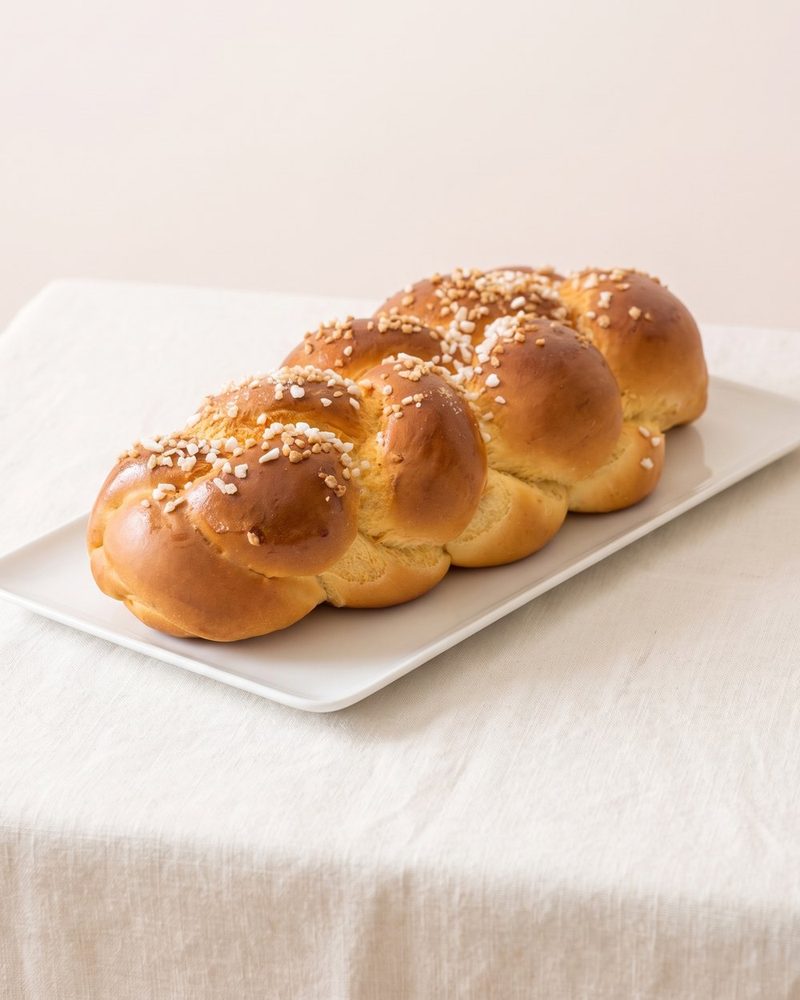 Hefezopf mit Hagelzucker