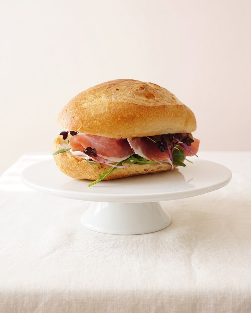 Ganzes belegtes Brötchen - Parmaschinken