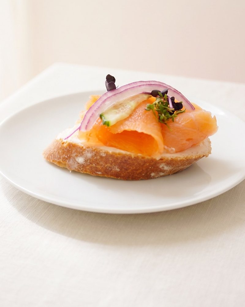 Canapé mit Räucherlachs